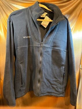 Columbia Dark Blue Large Full-Zip Fleece Jacket. Box TT